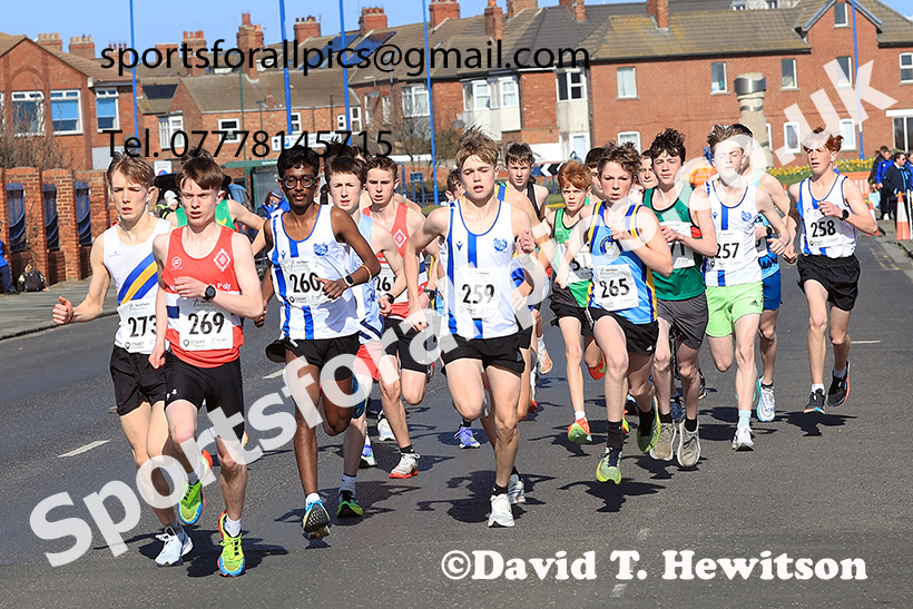 Boys under-15s 5k, 2025 Northern 12 and 6 Stage Road Relays and Junior 5k, Redcar. Photo: David T. Hewitson/Sports for All Pics